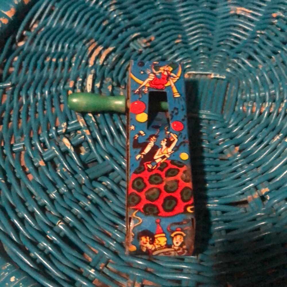 Vintage Tin Toy Litho Noise Maker by US Metal Toy Mfg Co USA New Years Clicker